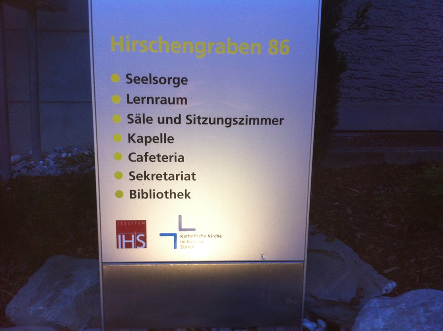 Eingang am Hirschengraben