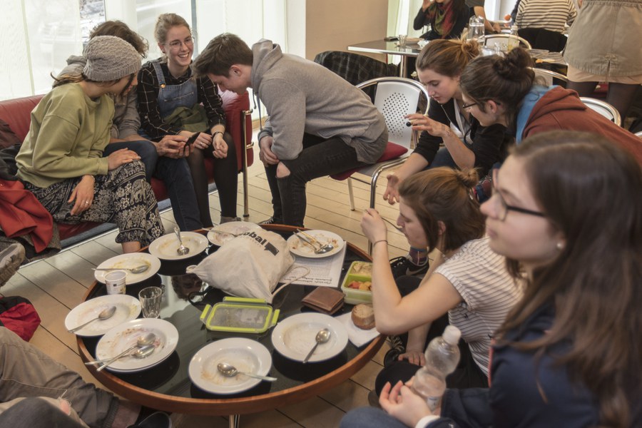 Reste essen am Food Waste Zmittag