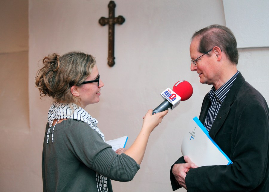 Josef Annen hat keine laute Stimme, dafür aber eine umso sensiblere Sprache. Verkündigung der christlichen Botschaft geschieht für ihn auch über die Medien. Foto: zVg