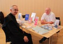 Alt-Abt Martin Werlen im Gespräch mit Buchhändler bernd Strobel_FOTO_Arnold Landtwing