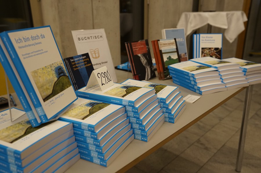 Die Bücher der Reihe Zürcher Zeitzeichen erscheinen im Theologischen Verlag Zürich (TVZ).