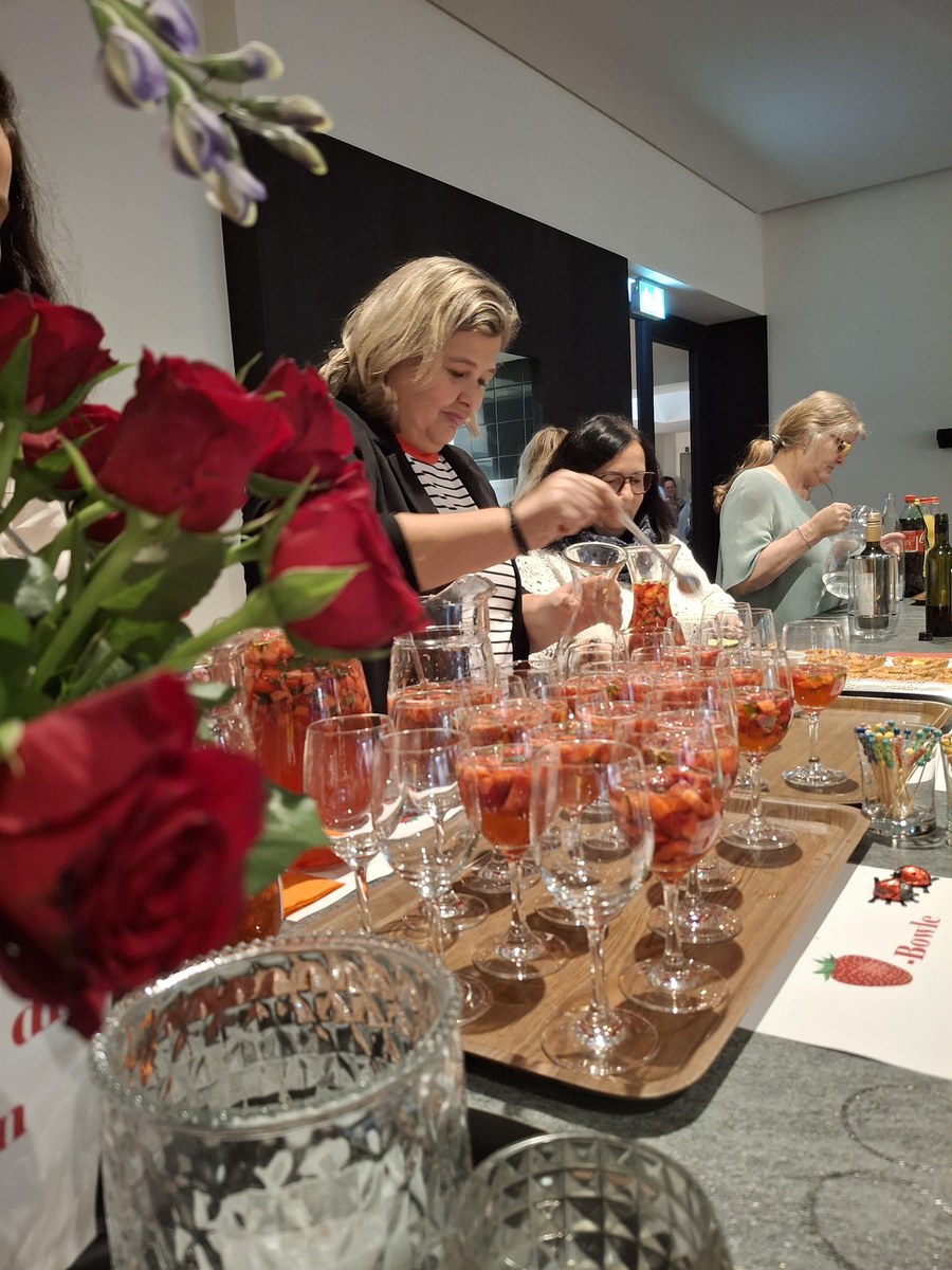 Auch in St. Theresia wurde den Gästen eine Bowle offeriert.