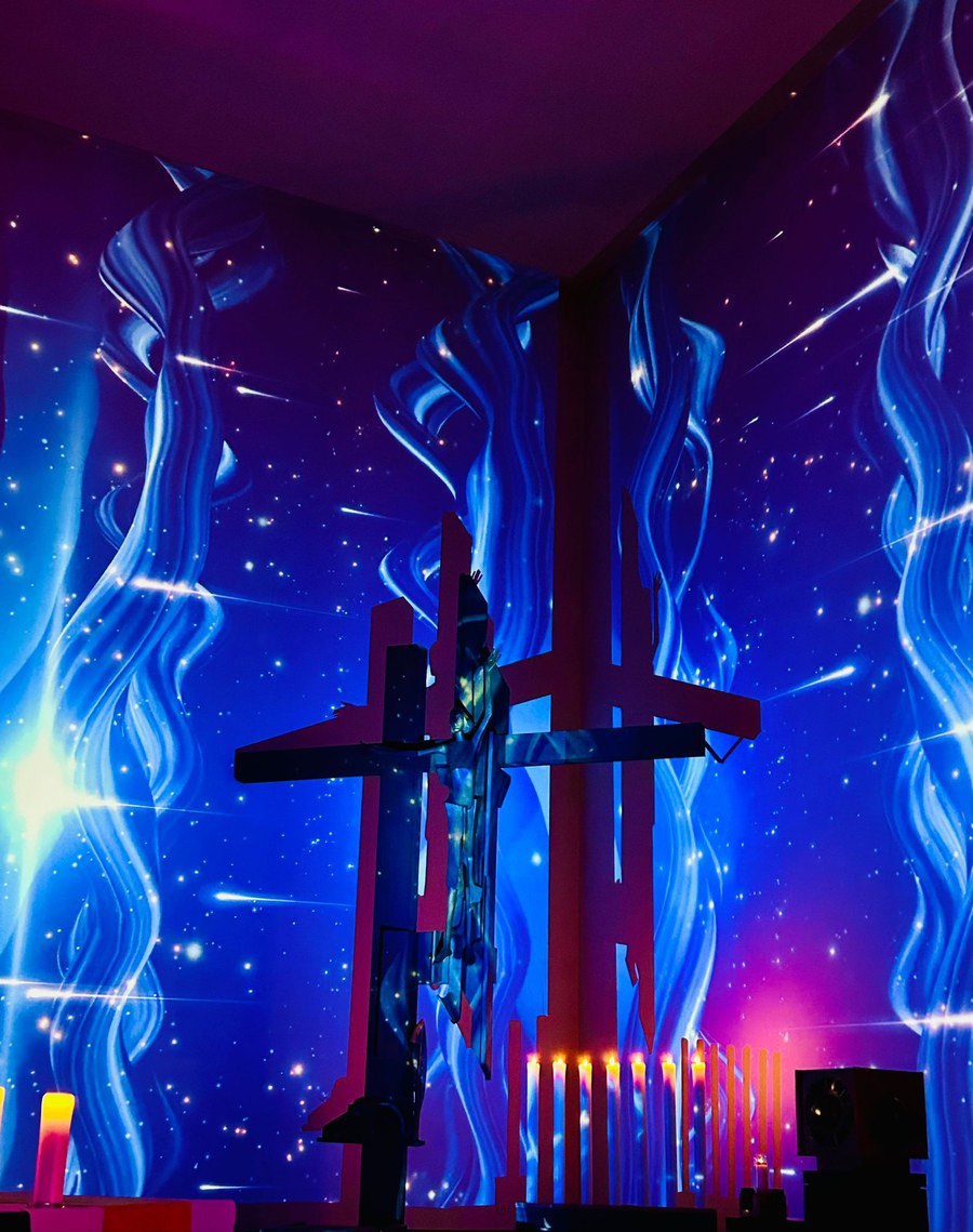 St. Michael in Dietlikon lud die Besuchenden dazu ein in andere Welt aus Licht und Schatten, Klang und Stille, Tiefe und Begegnung einzutauchen. Foto: Toni Feola