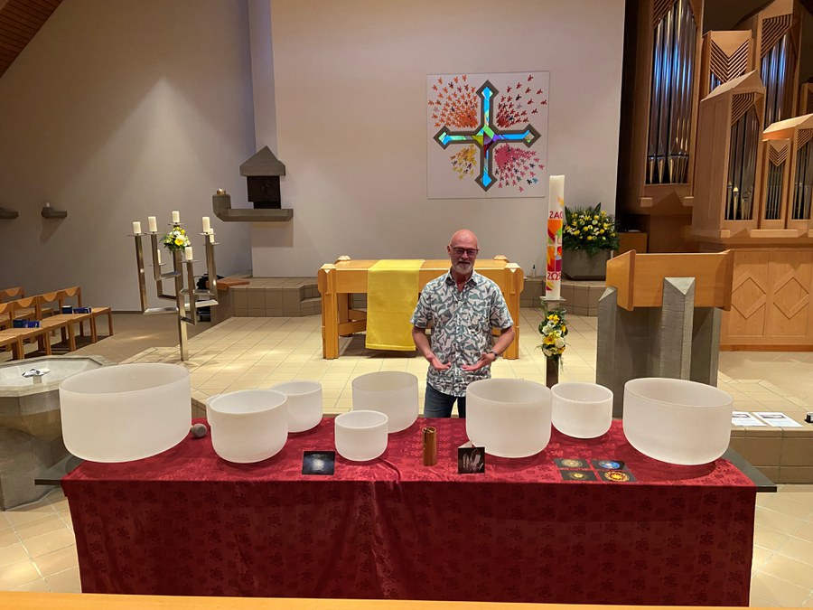 Die Klangmeditation mit Kristallschalen war eine wahres Achtsamkeitstraining und liess die Besuchenden im Moment verweilen.