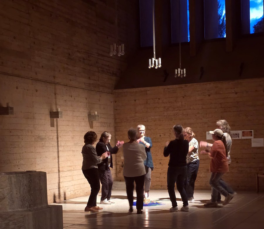 Neben Disco-Beats ging es bei den Tänzen zur Ruhigen Nacht eher meditativ zu. Bild: Maria Lura Furegati