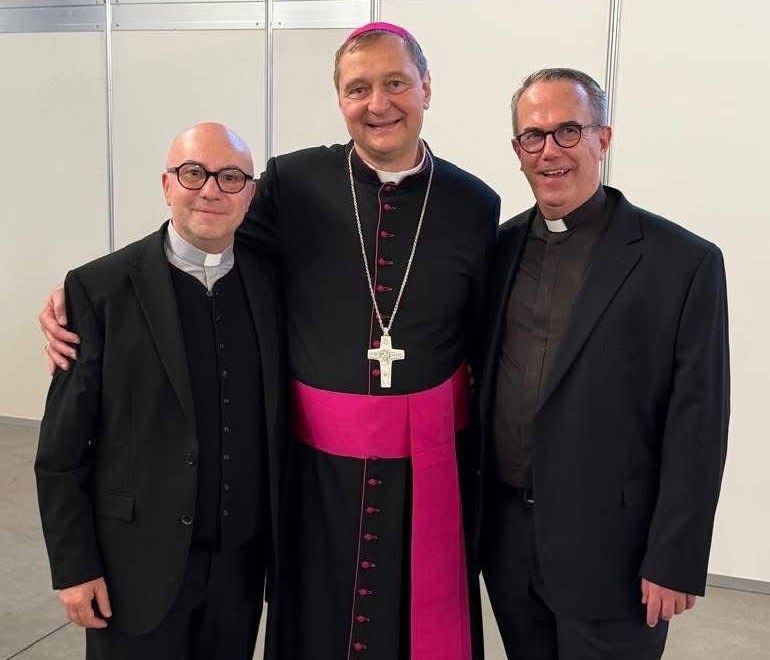 Bischofsweihe.jpg Bischofsweihe.jpg