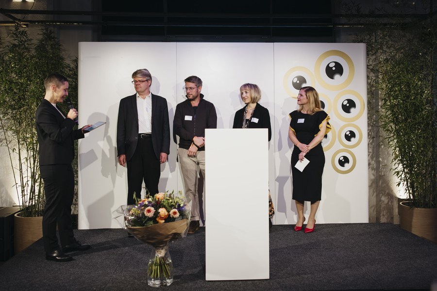 Spannung liegt in der Luft: Der Moment bevor die Jury den Gewinner des Filmpreises bekannt gibt. Foto: Gina Held
