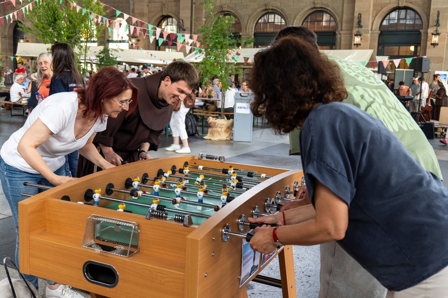 Der Töggelikasten ist jedes Jahr ein beliebter Anziehungspunkt für Besuchende und Ausstellende. Foto: Nikolai Püllen