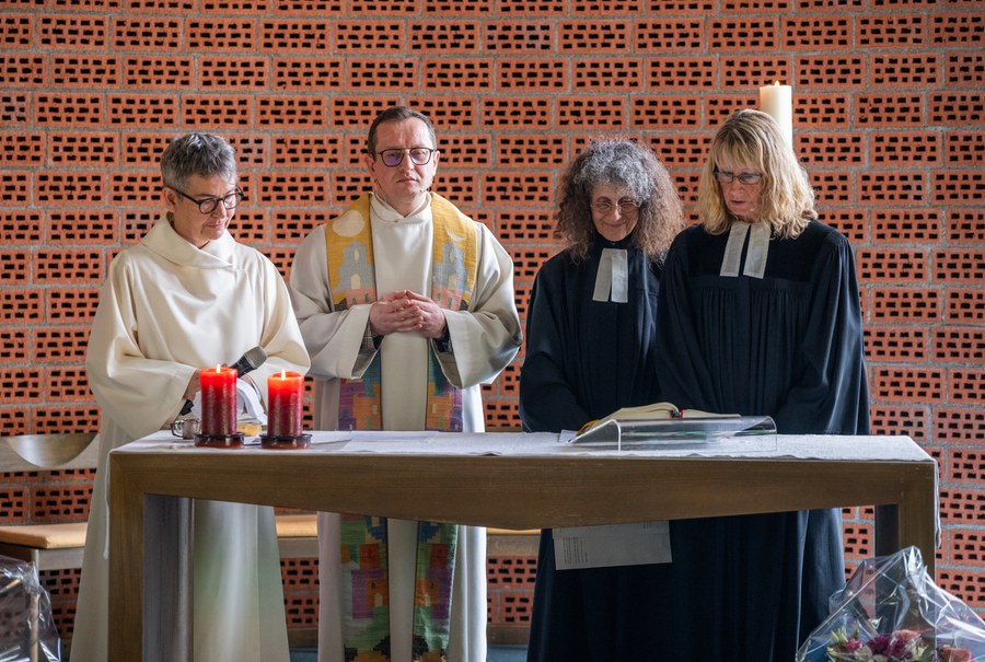 Susanne Hirsch, Dekan Radoslaw Jaworski und die reformierten Pfarrerinnen Katharina Zellweger und Beate Hauser  (v.l.)  standen der ökumenischen Feier vor.