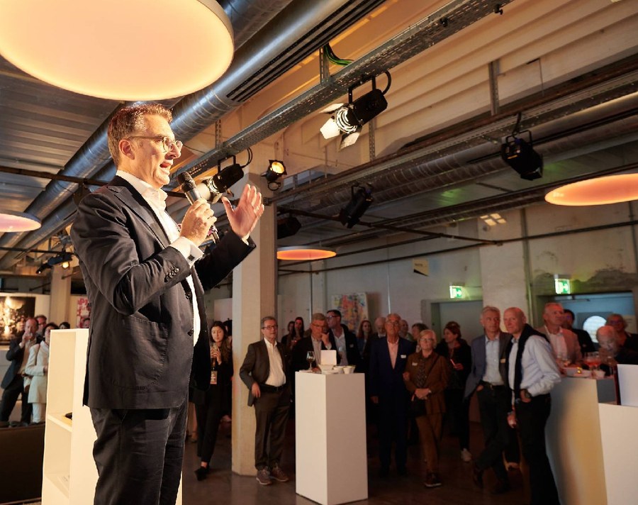 Zurich Film Festival Direktor Christian Jungen begrüsste die Gäste der Filmpreisverleihung. Bild: Gion Pfander