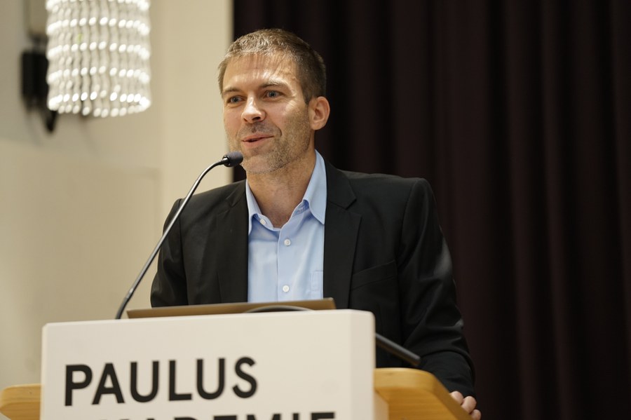 Vorsitzender des IRT und Synodalratspräsident Raphael Meyer. Fotos: Sibylle Ratz