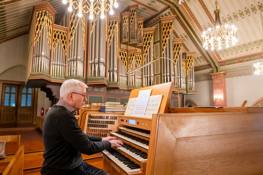 Martin Hobi an der Orgel von Peter und Paul