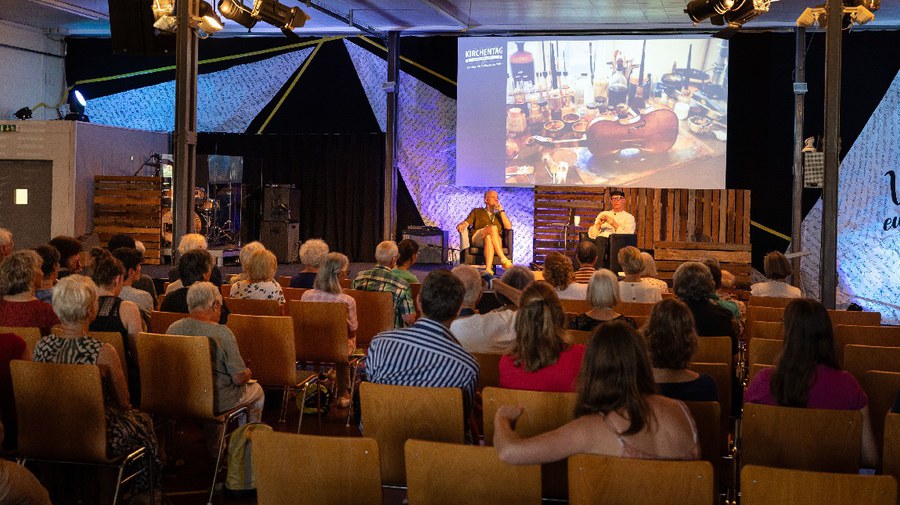 Vortrag von Geigenbauer und Autor Martin Schleske. Foto: Verein Aktion Kirchen Züri Oberland