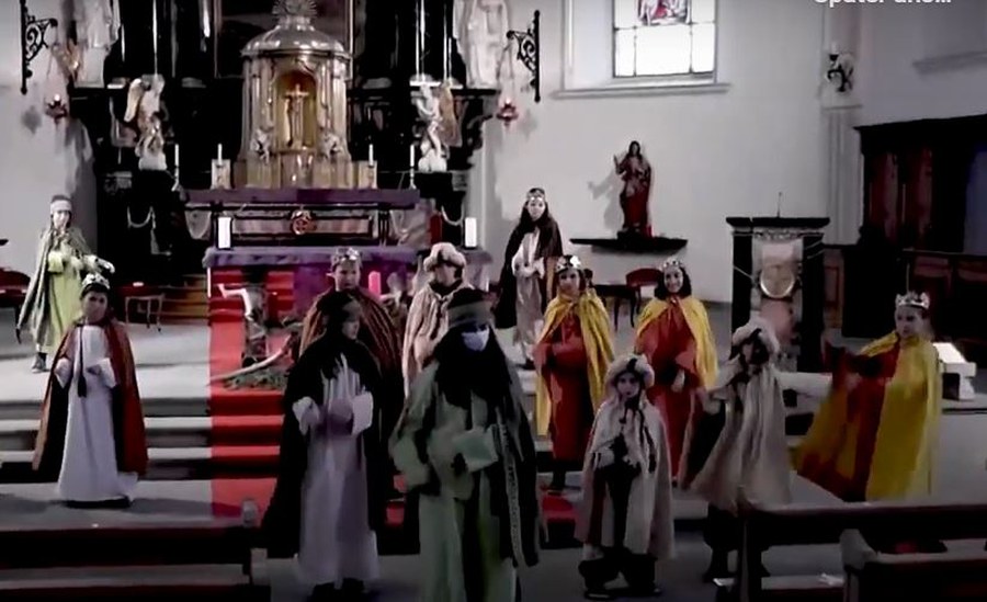 Tanzende Sternsinger-Kinder in Oberriet