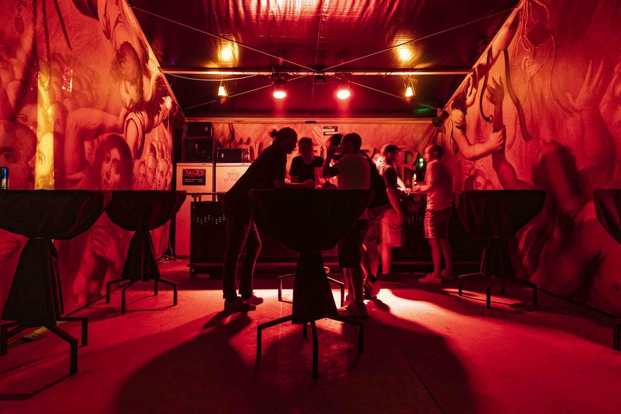 Stimmung in Rot in der Höllenbar