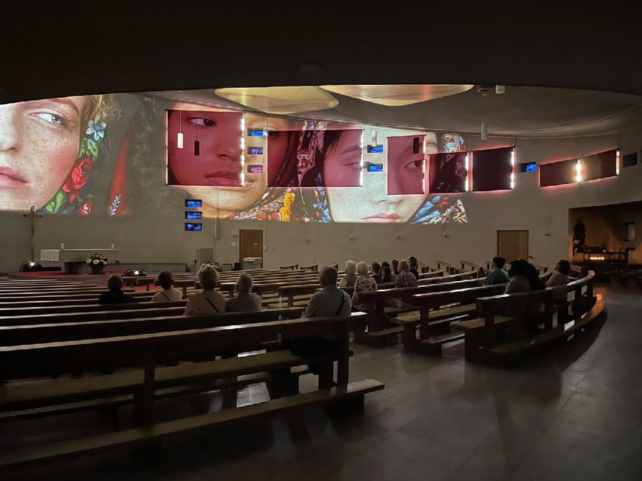 Licht-Video-Spektakel zum Thema Genesis in Schlieren. Foto: Isabel Bruni