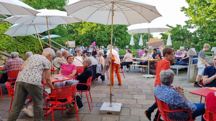 In Effretikon wurden zur LNDK Flammkuchen, gebrannte Creme und Mocktails serviert. Foto: Irene Aeschlimann