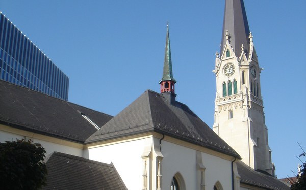Singen und beten in Zürichs katholischer Mutterkirche Singen und beten in Zürichs katholischer Mutterkirche