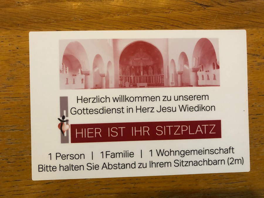 Hinweisschild in Herz-Jesu Wiedikon