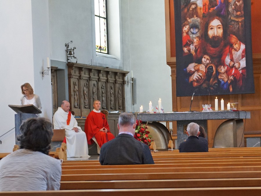 Die Kirche St. Felix und Regula Thalwil blieb aufgrund der Corona-Regeln nur locker gefüllt.