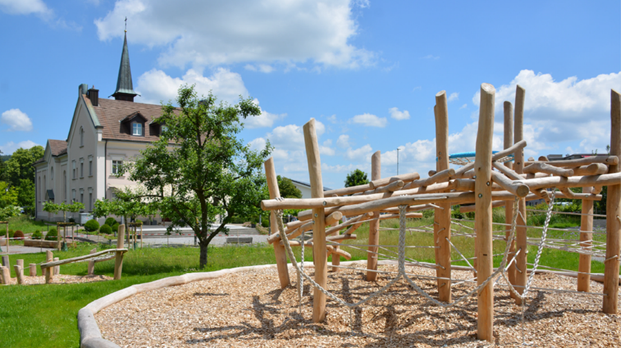 Kletterspielplatz Pfungen.png