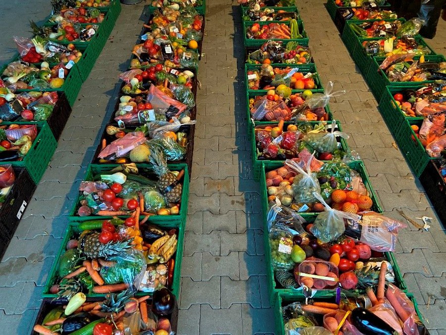 "Gerettete" Lebensmittel für Bedürftige und umweltbewusste Famlien. Acht Tonnen Lebensmittel werden so von Food Love gratis verteilt und verwertet. (Foto zVg)