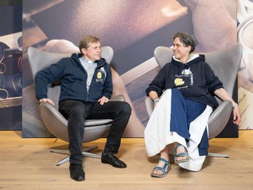 Schwester Ariane erhält Preis