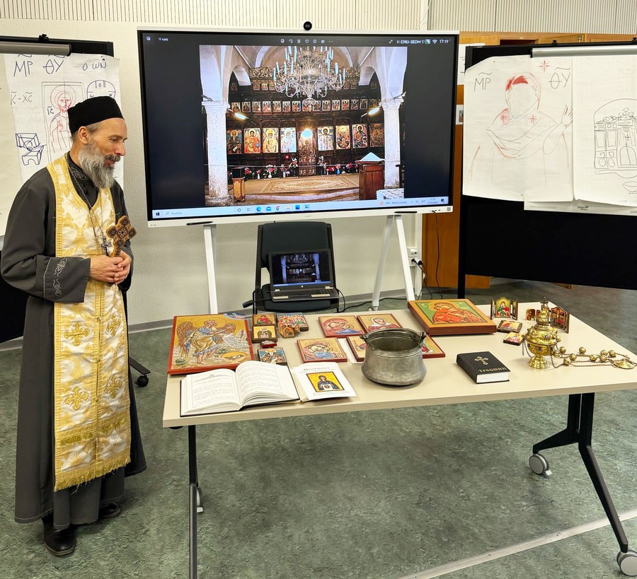 Pater Yordan Pashev führt in die Geschichte, Kunst und Spiritualität der Ikonenmalerei ein.