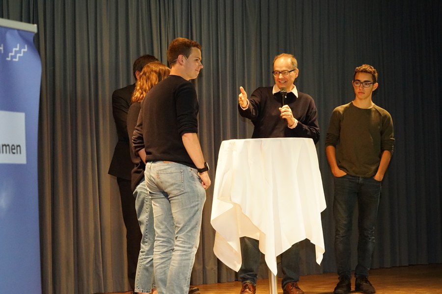 Erste Disputation: Darf man eine Bibel verbrennen?