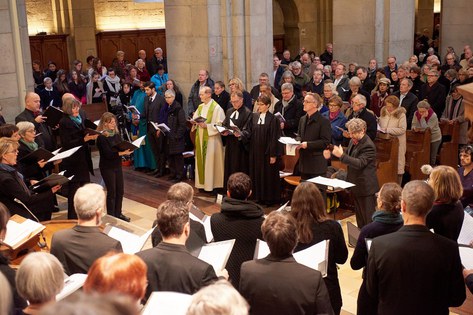 Bis auf den letzten Platz gefüllt: Ökumenischer Gottesdienst im Grossmünster. Foto: zhref