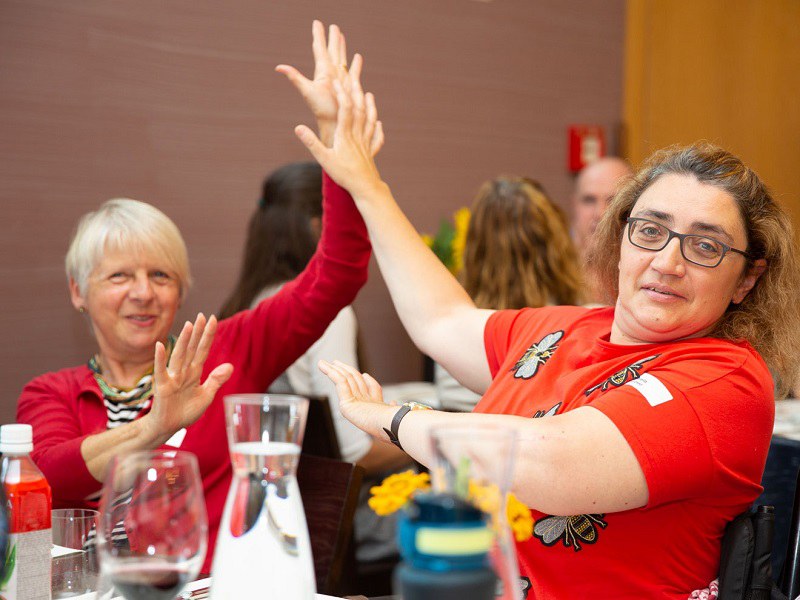 Ein High five auf das Fest des Lebens!