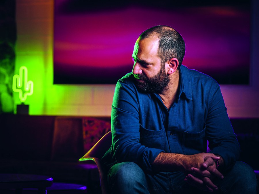 Der Zürcher Fotograf Joseph Khakshouri realisierte die kunstvollen Porträts dieses Jahresberichts. Foto: Geraldine Khakshouri