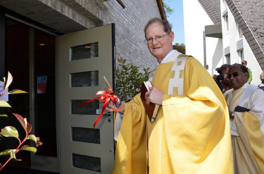 Josef Annen im Jahr 2012 bei der Einweihung des neuen Pfarreizentrums bei der Kirche St. Paulus Dielsdorf. Foto: zvg