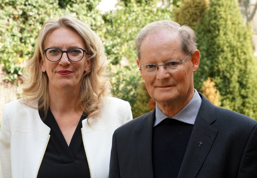 Franziska Driessen-Reding und Generalvikar Josef Annen. Foto: Arnold Landtwing