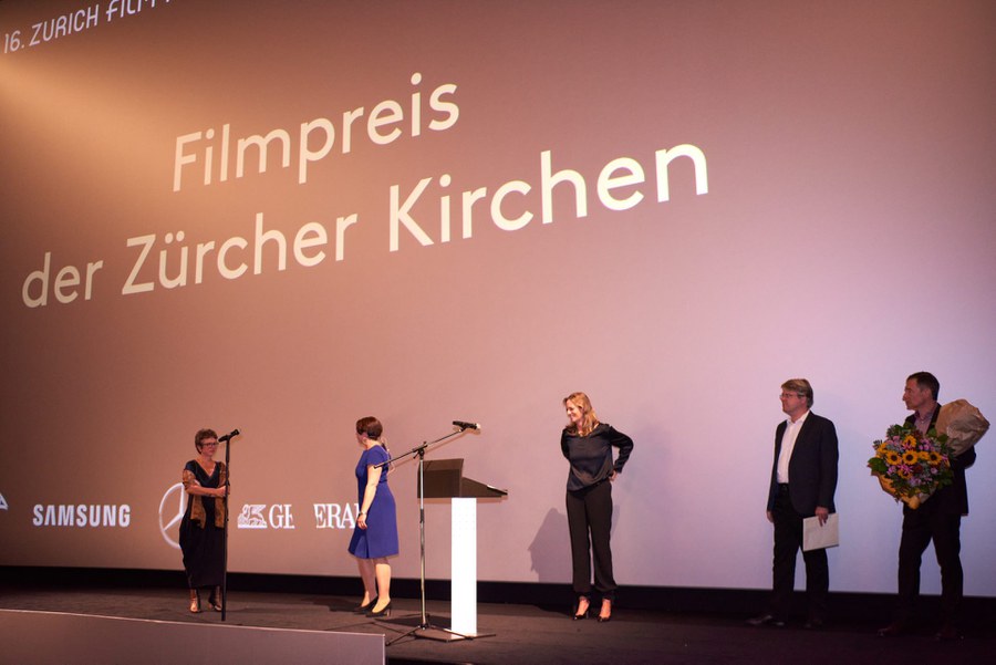 Kirchenjury mit Jury-Präsidentin Lucie Bader (ganz links)