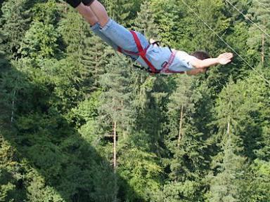 Katholische Kirche – das neue Bungee Jumping Katholische Kirche – das neue Bungee Jumping