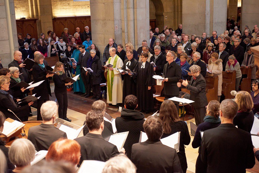 Bis auf den letzten Platz gefüllt: Ökumenischer Festgottesdienst im Grossmünster