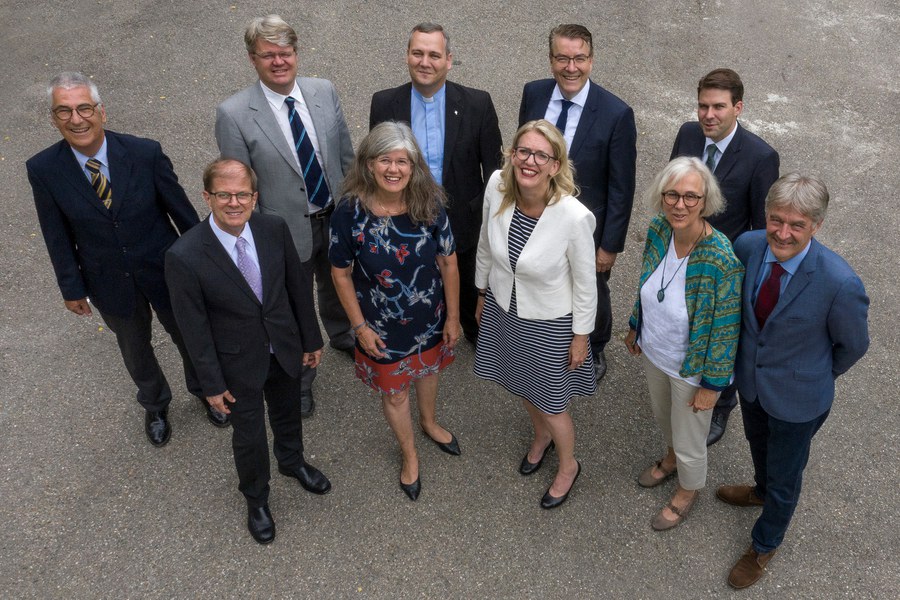 Neu zusammengesetzter Synodalrat für die Amtsdauer 2019-2023 (von links): Peter Brunner, Willi Lüchinger, Tobias Grimbacher, Vera Newec Frigerio, Luis Varandas, Franziska Driessen-Reding (Präsidentin), Markus Hodel (Generalsekretär), Petra Zermin, Raphael Meyer, Daniel Otth (Vizepräsident). Foto: Peter Knup