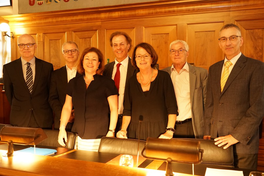 Die neu gewählte Geschäftsleitung (v.l.): Peter Schnider (neu), Salvino Taparelli (neu, Vize), Andrea Müller, Felix Caduff (Präsident), Gaby Pandiani, Cäsar Pelloli, Guido Egli (neu). Foto: Aschi Rutz