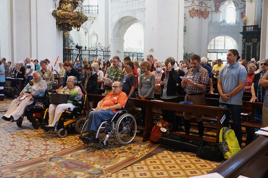 Gelebte Inklusion im Gottesdienst. Foto: Arnold Landtwing