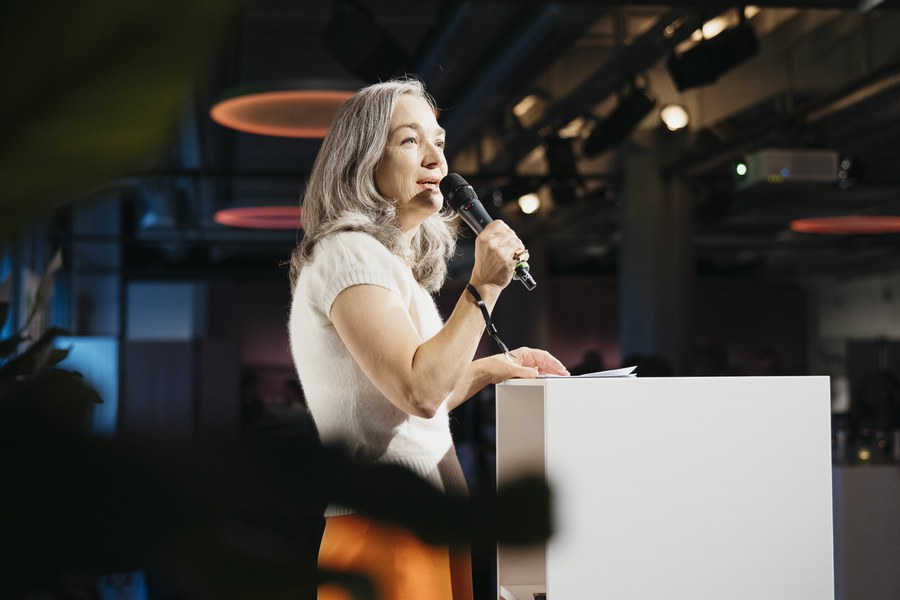 Kirchenratspräsidentin Esther Straub begrüsst die geladenen Gäste.