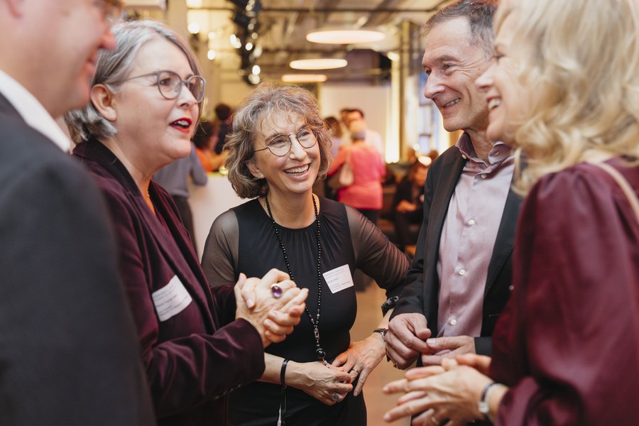 Beim Apero gab es viel zu reden über Kirche und Kino.