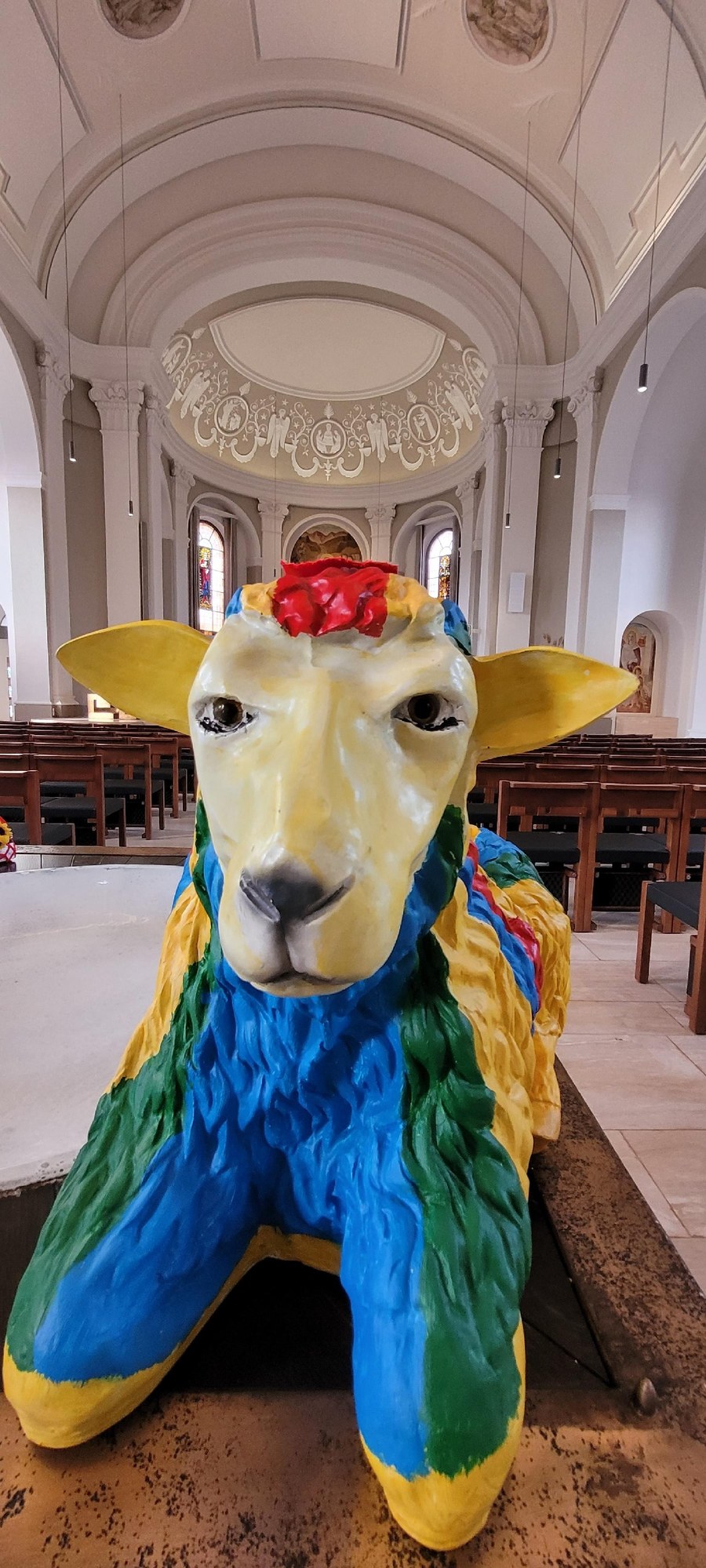 Dynamisch wie die Mitgliederinnen des Frauen- und Müttervereins Guthirt ist das von ihnen gestaltet Schaf. Foto: Saskia Richter