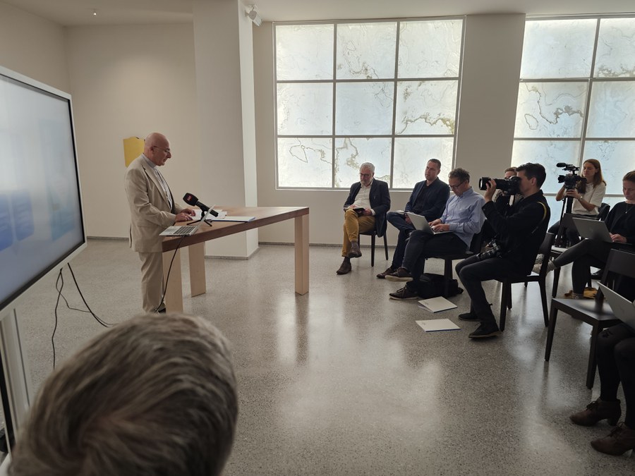 Der Bischof von Chur, Joseph Maria Bonnemain,  betont seine Unterstützung des neuen Präventionsangebots.