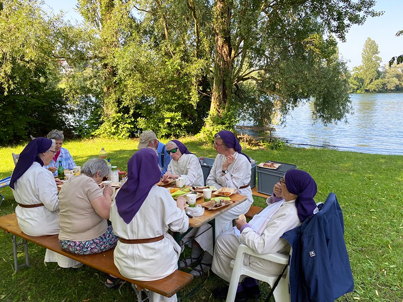 Ausflug der Spirituellen Weggemeinschaft mit Gästen zur Insel Werd. Foto: zVg