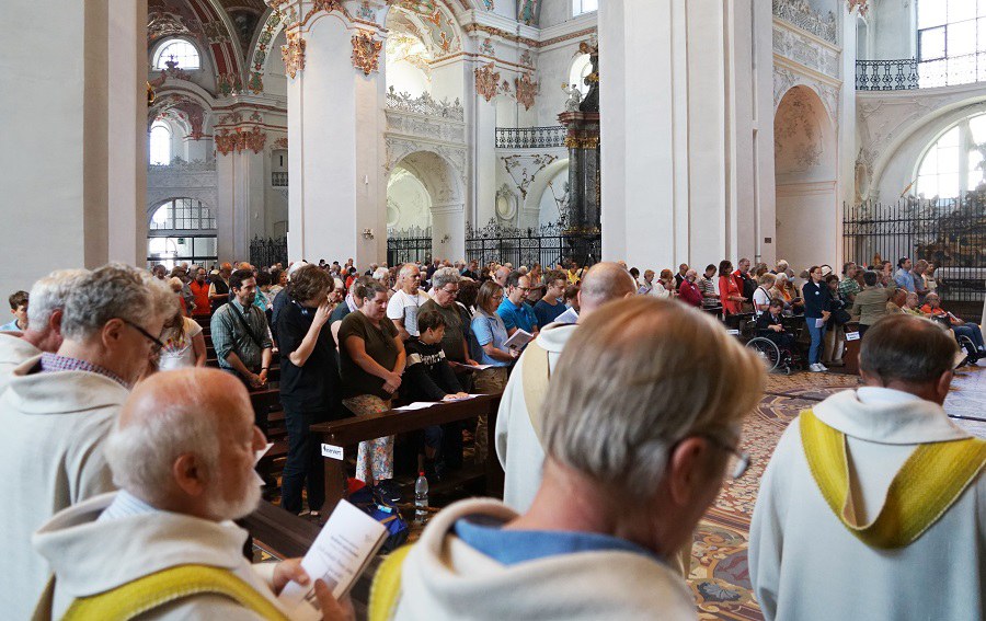 Gefüllte Klosterkirche_Foto_Arnold Landtwing