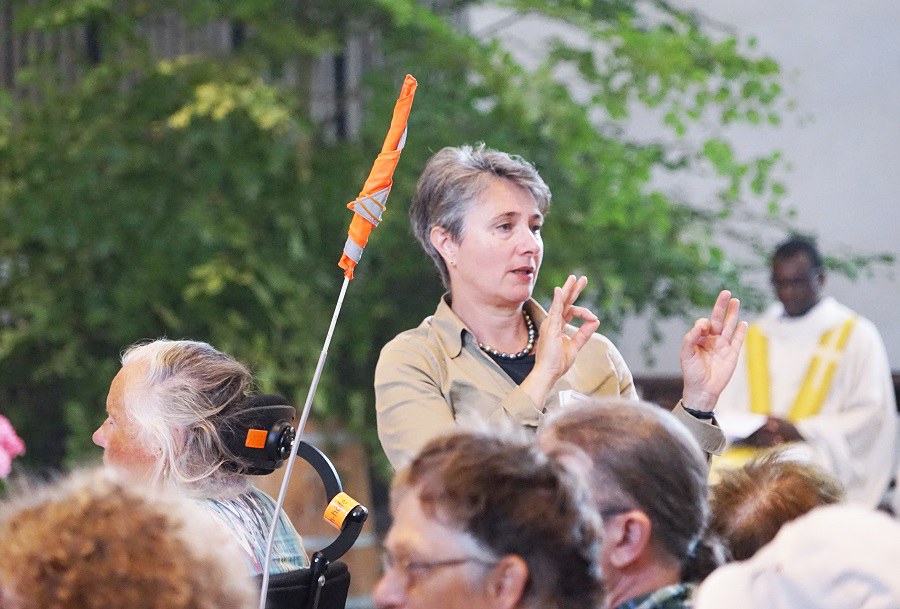 Gebete in Gebärdensprache übersetzt_Foto_Arnold Landtwing