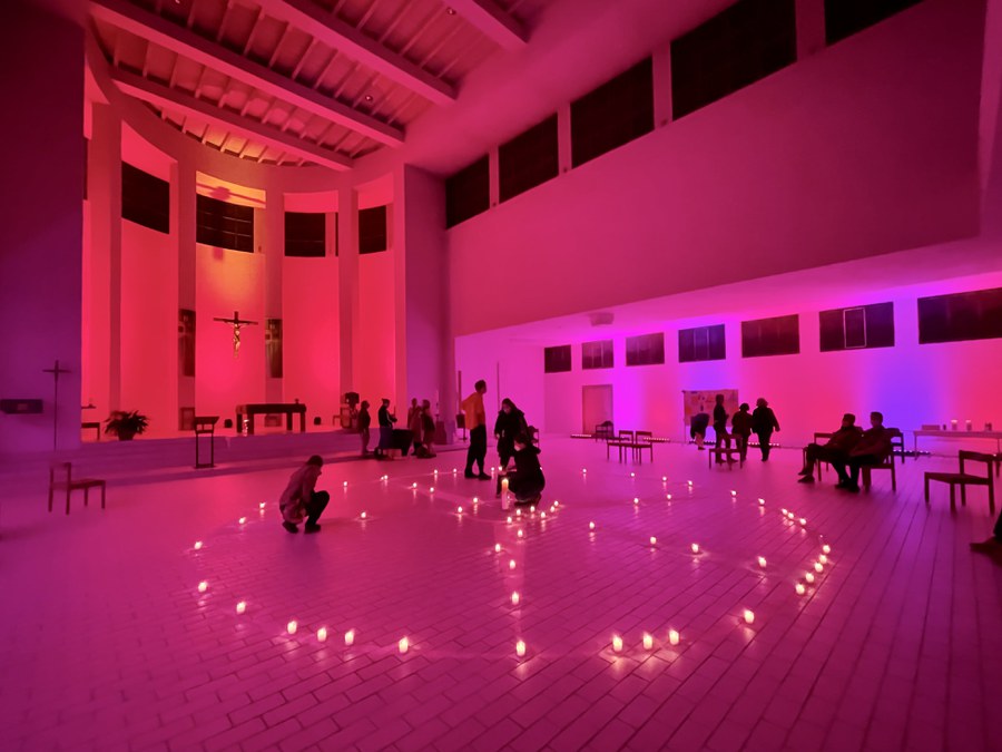 Lichtinstallation in der Kirche Bruder Klaus