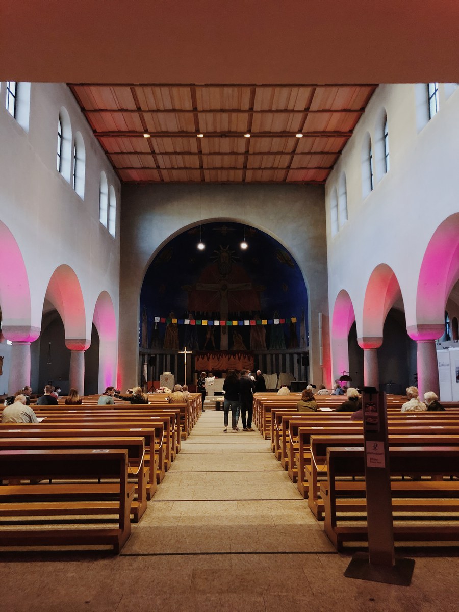 Fotoausstellung und Lichtklänge in der Kirche Herz Jesu Wiedikon