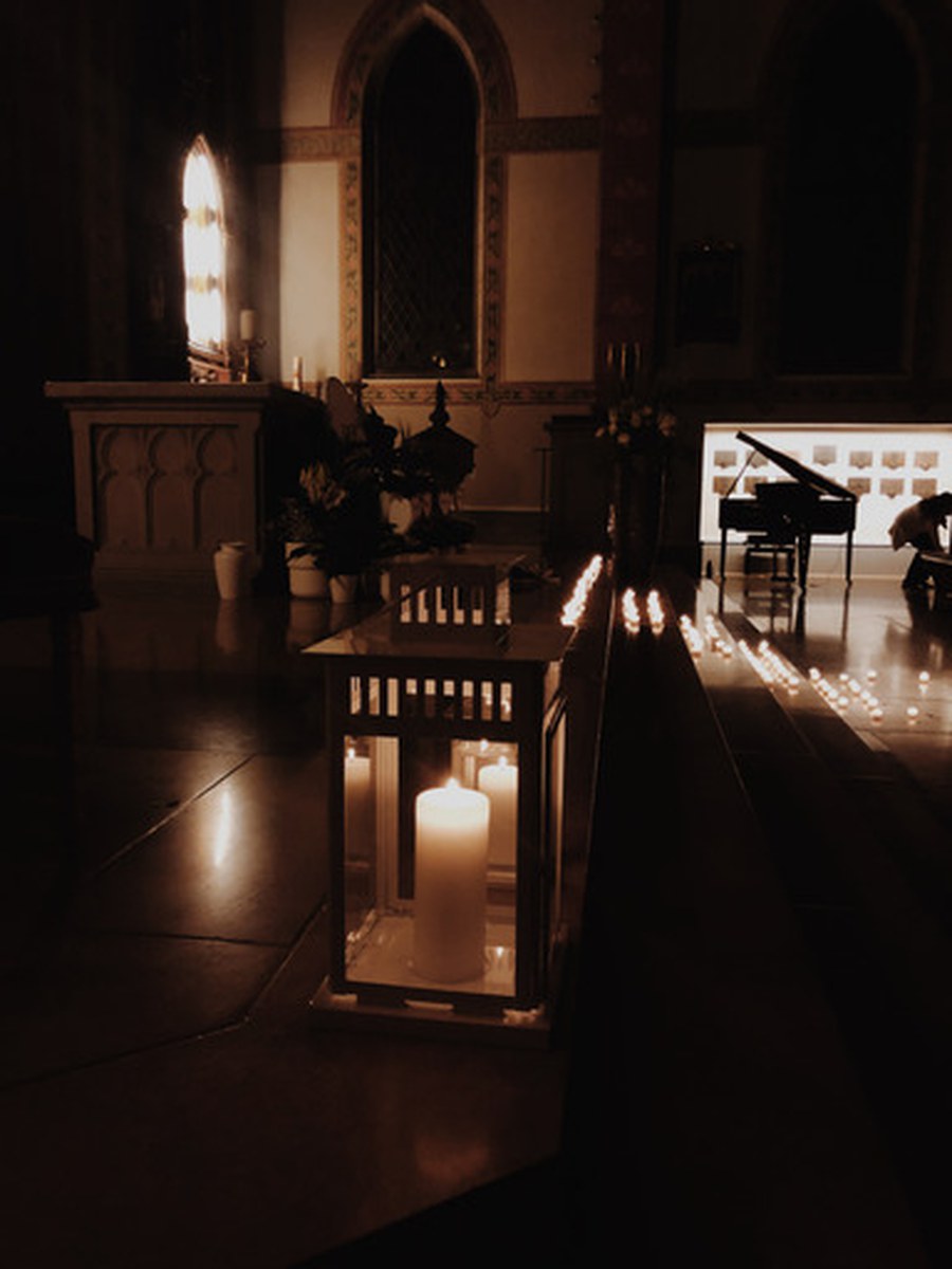Stille und Kerzenlicht in der Pfarrei St. Peter und Paul